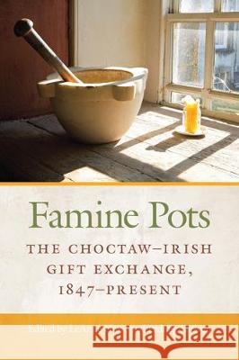 Famine Pots: The Choctaw-Irish Gift Exchange, 1847-Present Howe, Leanne 9781611863697 Michigan State University Press - książka
