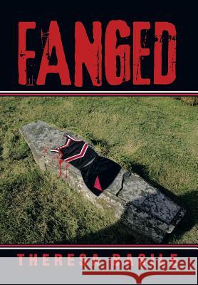 Fanged Theresa Basile 9781493111701 Xlibris Corporation - książka