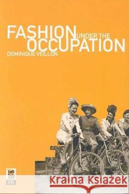 Fashion Under the Occupation Dominique Veillon Miriam Kochan 9781859735435 Berg Publishers - książka