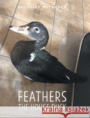 Feathers the House Duck Beverlee McFadden 9781639858781 Fulton Books - książka