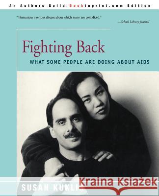 Fighting Back: What Some People Are Doing about AIDS Kuklin, Susan 9780595169610 Backinprint.com - książka