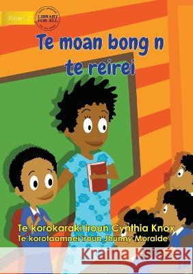 First Day at School - Te moan bong n te reirei (Te Kiribati) Cynthia Knox Jhunny Moralde  9781922844262 Library for All - książka