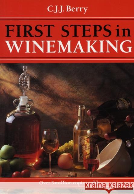First Steps in Winemaking C. J. J. Berry 9781854861399 Special Interest Model Books - książka