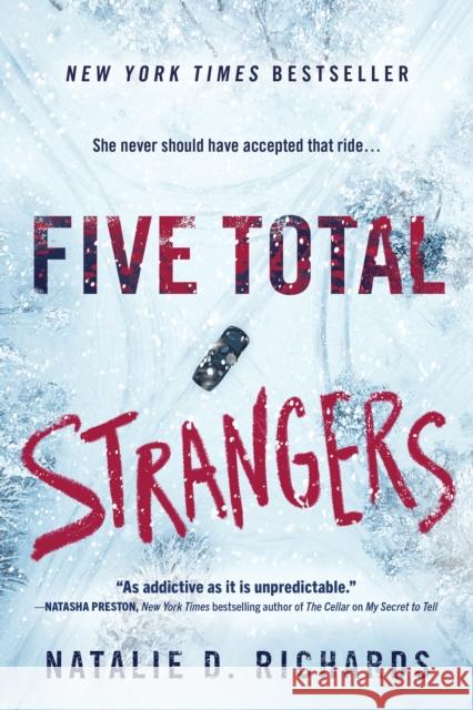 Five Total Strangers Natalie D. Richards 9781492657217 Sourcebooks Fire - książka