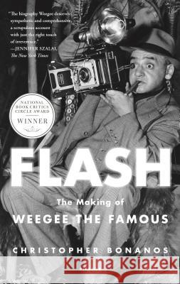 Flash: The Making of Weegee the Famous Christopher Bonanos 9781250229878 Picador USA - książka