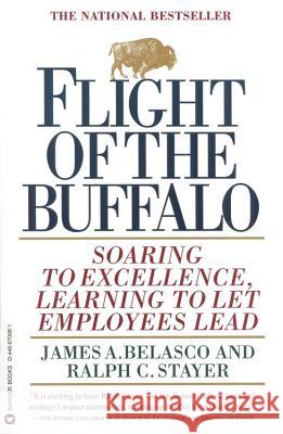 Flight of the Buffalo: Soaring to Excellence, Learning to Let Employees Lead James A. Belasco Ralph C. Stayer 9780446670081 Warner Books - książka