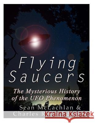 Flying Saucers: The Mysterious History of the UFO Phenomenon Charles River Editors 9781979565929 Createspace Independent Publishing Platform - książka