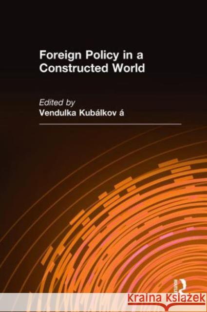 Foreign Policy in a Constructed World Vendulka Kubalkova 9780765607874 M.E. Sharpe - książka