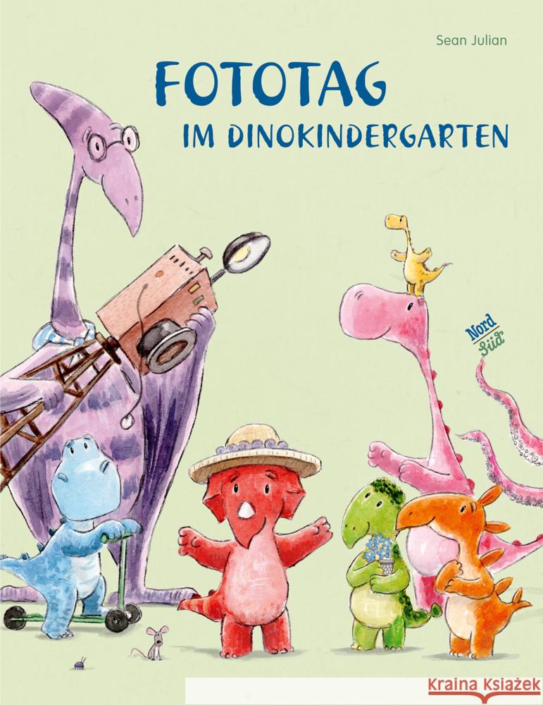 Fototag im Dinokindergarten Julian, Sean 9783314106804 NordSüd Verlag - książka