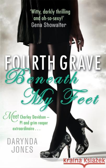 Fourth Grave Beneath My Feet: Number 4 in series Darynda Jones 9780749959173 Little, Brown Book Group - książka