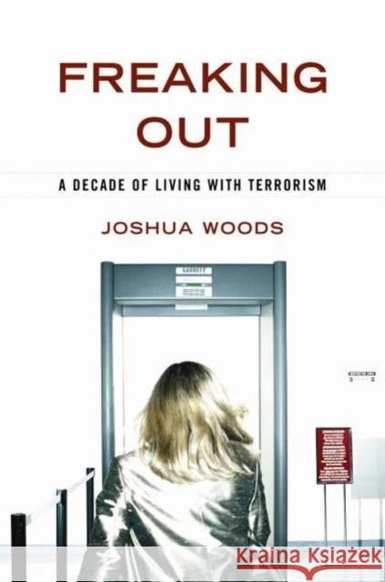 Freaking Out: A Decade of Living with Terrorism Woods, Joshua 9781597976664 Potomac Books - książka