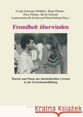 Fremdheit Überwinden: Theorie Und Praxis Des Interkulturellen Lernens in Der Erwachsenenbildung Schneider-Wohlfahrt, Ursula 9783322972064 Vs Verlag Fur Sozialwissenschaften - książka