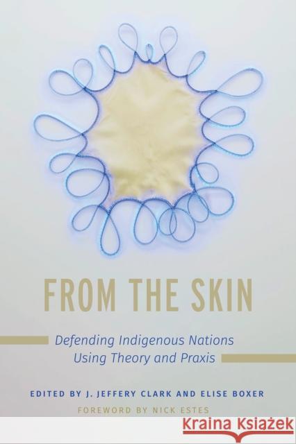 From the Skin: Defending Indigenous Nations Using Theory and Praxis Nick Estes 9780816542499 University of Arizona Press - książka