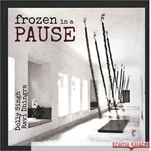 Frozen in a Pause Dolly Singh, Ravi Dhingra 9789386618160 Eurospan (JL) - książka