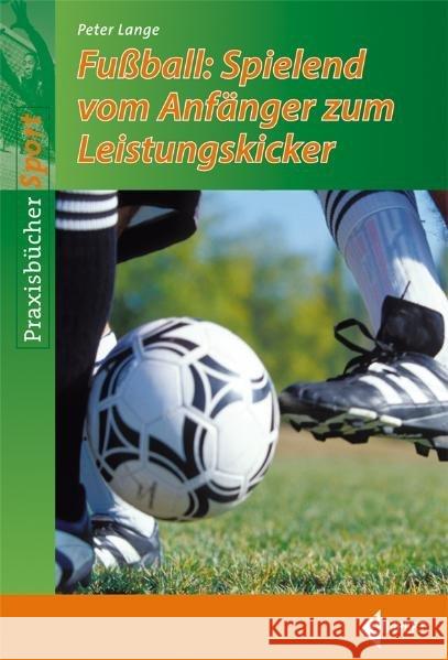 Fußbal: Spielend vom Anfänger zum Leistungskicker Lange, Peter 9783785317747 Limpert - książka