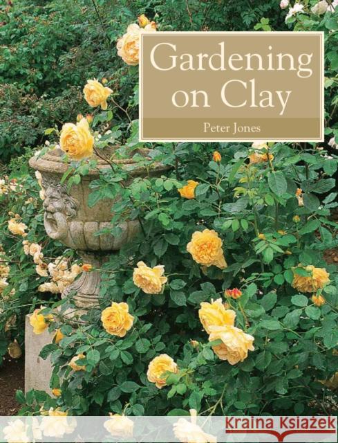 Gardening on Clay Peter Jones 9781847970817 The Crowood Press Ltd - książka