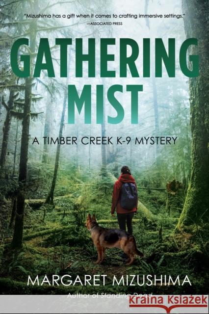 Gathering Mist Margaret Mizushima 9798892423717 Crooked Lane Books - książka