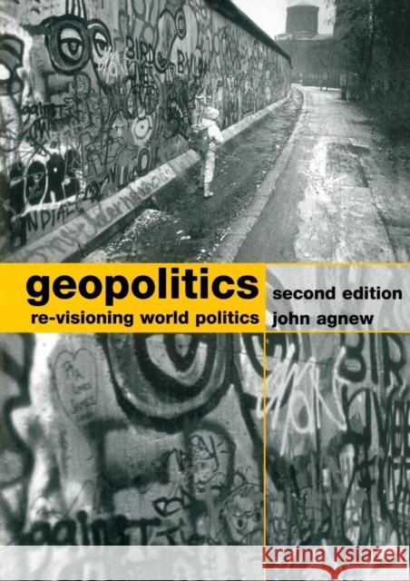 Geopolitics: Re-Visioning World Politics Agnew, John 9780415310079 Routledge - książka