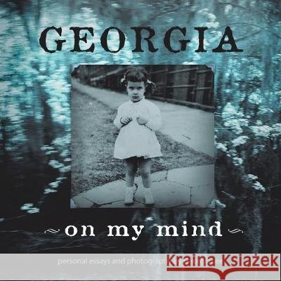 Georgia - on My Mind: Personal Essays and Photography by Georgia Lee Georgia Lee 9781982236274 Balboa Press - książka