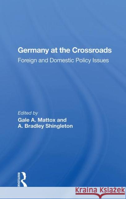 Germany at the Crossroads: Foreign and Domestic Policy Issues Mattox, Gale A. 9780367004071 Taylor and Francis - książka