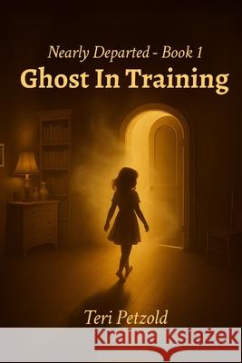 Ghost in Training Teri Petzold 9781972055021 Nearly Departed Press - książka