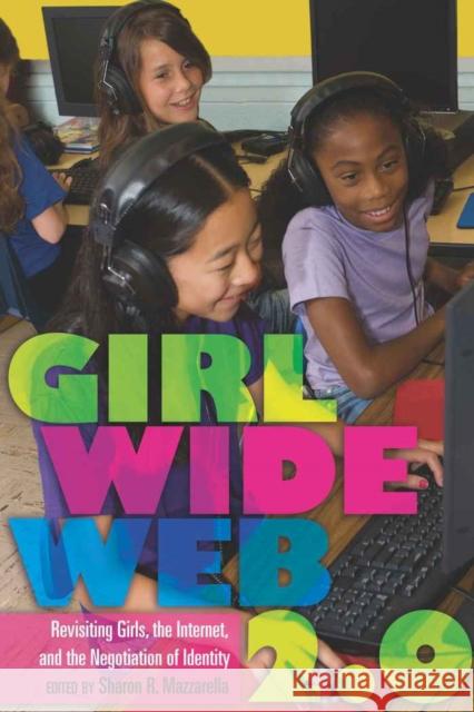 Girl Wide Web 2.0: Revisiting Girls, the Internet, and the Negotiation of Identity Mazzarella, Sharon R. 9781433105500 Peter Lang Publishing Inc - książka