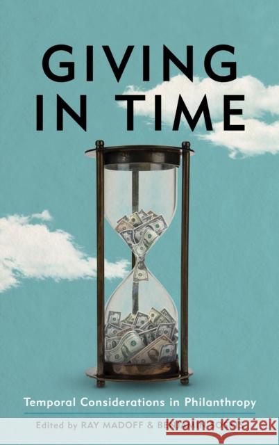 Giving in Time: Temporal Considerations in Philanthropy Ray Madoff Benjamin Soskis 9781538131763 Rowman & Littlefield Publishers - książka