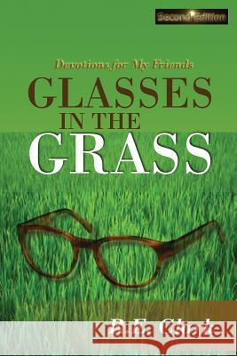 Glasses in the Grass: Devotions for My Friends R. E. Clark 9780692544389 Gng Publishers - książka