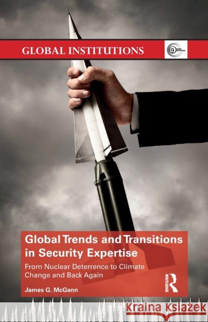 Global Trends and Transitions in Security Expertise: From Nuclear Deterrence to Climate Change and Back Again James McGann 9781032178851 Routledge - książka