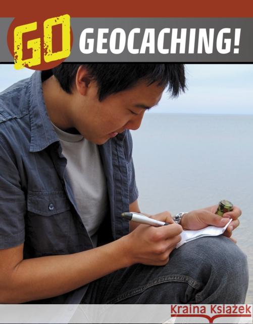 Go Geocaching! Heather E. Schwartz 9781398244689 Capstone Global Library Ltd - książka