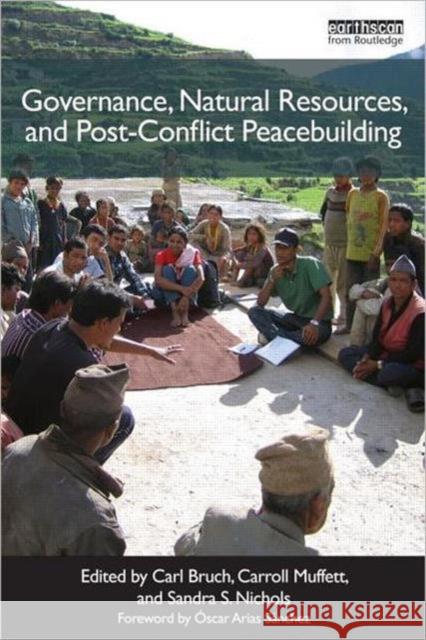 Governance, Natural Resources and Post-Conflict Peacebuilding Carl Bruch Wm Carroll Muffett Sandra S. Nichols 9781849712354 Earthscan Publications - książka