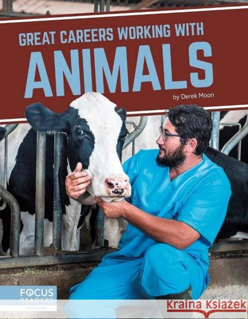 Great Careers Working with Animals Derek Moon 9781644938973 Focus Readers - książka