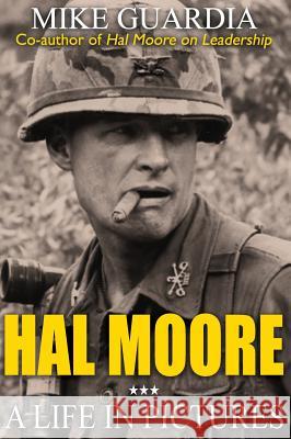 Hal Moore: A Life in Pictures Mike Guardia 9780999644324 Magnum Books - książka