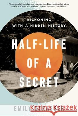 Half-Life of a Secret: Reckoning with a Hidden History Emily Strasser 9781985901506 University Press of Kentucky - książka