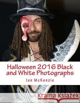 Halloween 2016 Black and White Photographs Ian McKenzie Ian McKenzie 9781539867944 Createspace Independent Publishing Platform - książka