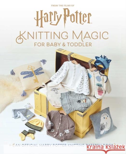 Harry Potter: Knitting Magic for Baby and Toddler Julie Brooke 9798886638547 Insight Editions - książka