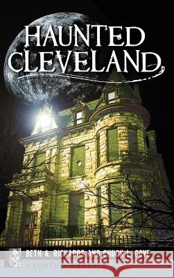 Haunted Cleveland Beth A. Richards Chuck L. Gove 9781540213846 History Press Library Editions - książka