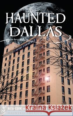 Haunted Dallas Rita Cook Russell W. Dandridge 9781540229878 History Press Library Editions - książka