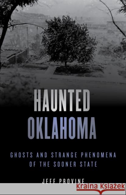 Haunted Oklahoma: Ghosts and Strange Phenomena of the Sooner State Jeff Provine 9781493047178 Globe Pequot Press - książka