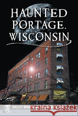 Haunted Portage, Wisconsin Shelley Mordini Sharon Hart Addy 9781467156509 History Press - książka