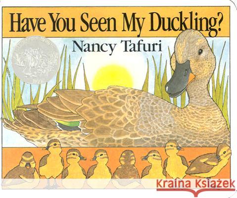 Have You Seen My Duckling? Board Book Nancy Tafuri Nancy Tafuri 9780688148997 Greenwillow Books - książka