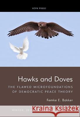 Hawks and Doves: The Flawed Microfoundations of Democratic Peace Theory Femke E. Bakker 9781910259191 ECPR Press - książka