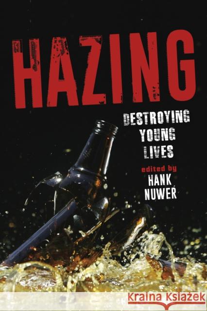 Hazing: Destroying Young Lives Hank Nuwer 9780253030047 Indiana University Press - książka