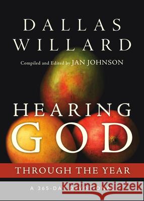 Hearing God Through the Year - A 365-Day Devotional  9781514009949 IVP Formatio - książka