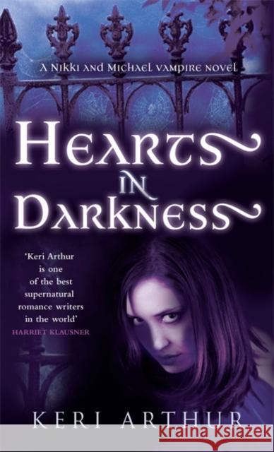 Hearts In Darkness: Number 2 in series Keri Arthur 9780749908966 Little, Brown Book Group - książka