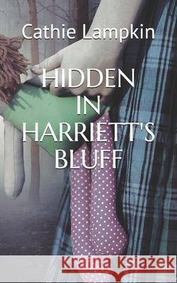 Hidden in Harriett's Bluff Cathie Lampkin 9781073848157 Independently Published - książka