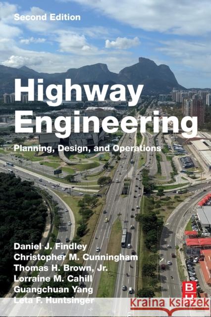 Highway Engineering: Planning, Design, and Operations Daniel J. Findley Christopher Cunningham Tom Brown 9780128221853 Butterworth-Heinemann - książka