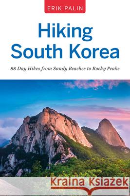 Hiking South Korea: 88 Day Hikes from Sandy Beaches to Rocky Peaks Erik Palin 9781955671248 Otterpine - książka