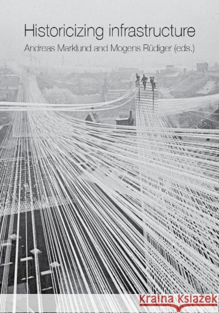 Historicizing Infrastructure Andreas Marklund, Mogens Rudiger 9788771125948 Aarhus University Press - książka