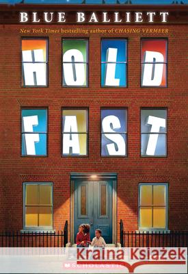 Hold Fast Blue Balliett 9780545299893 Scholastic Paperbacks - książka